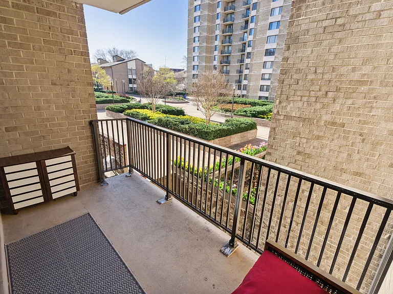 102 Monroe St #201 — Photo 26