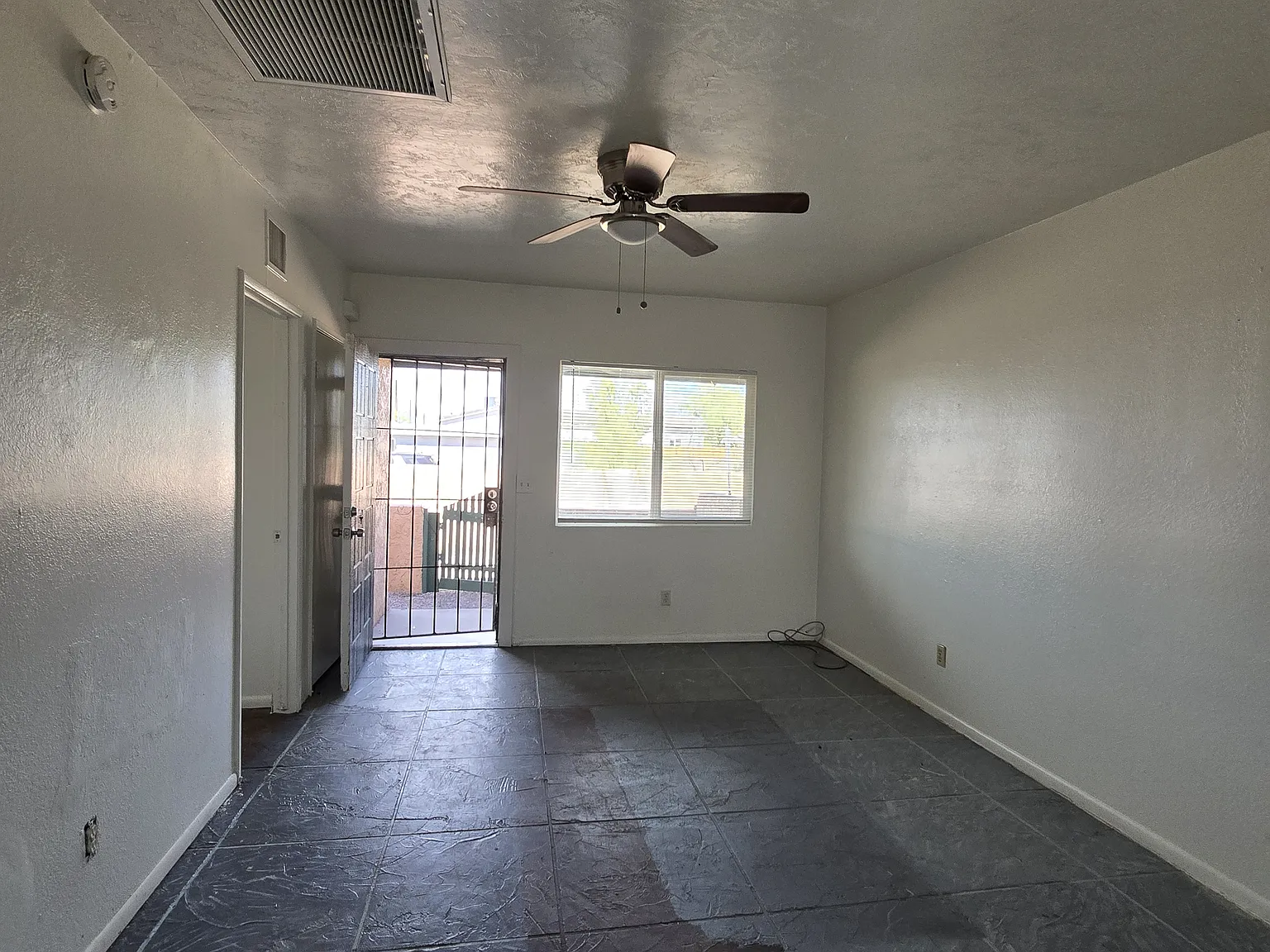 2 bed, 1000 sqft, $1,275 — Photo 4