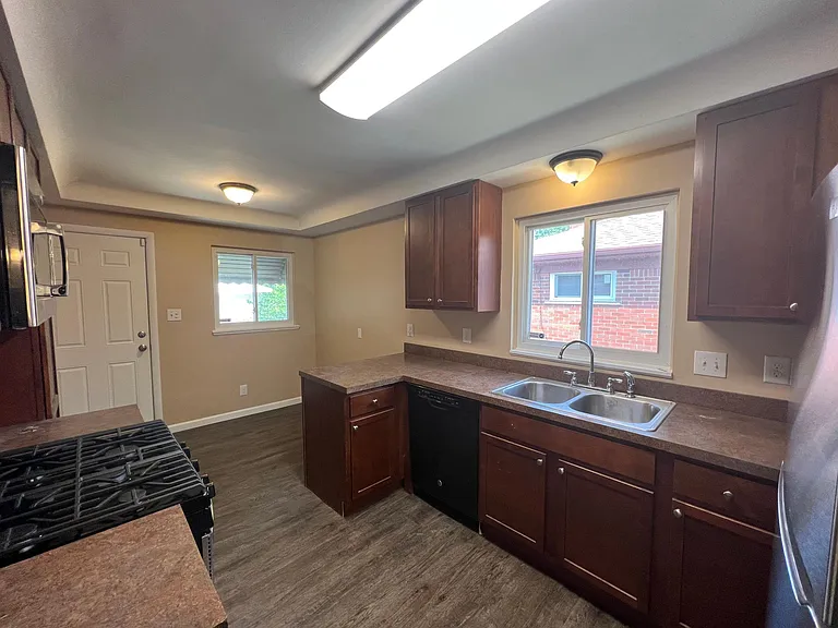 24051 Jerome Ave — Photo 16