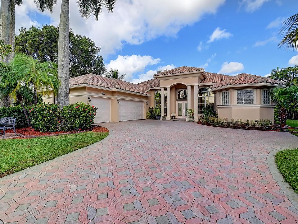 1st image of 8033 Desmond Dr