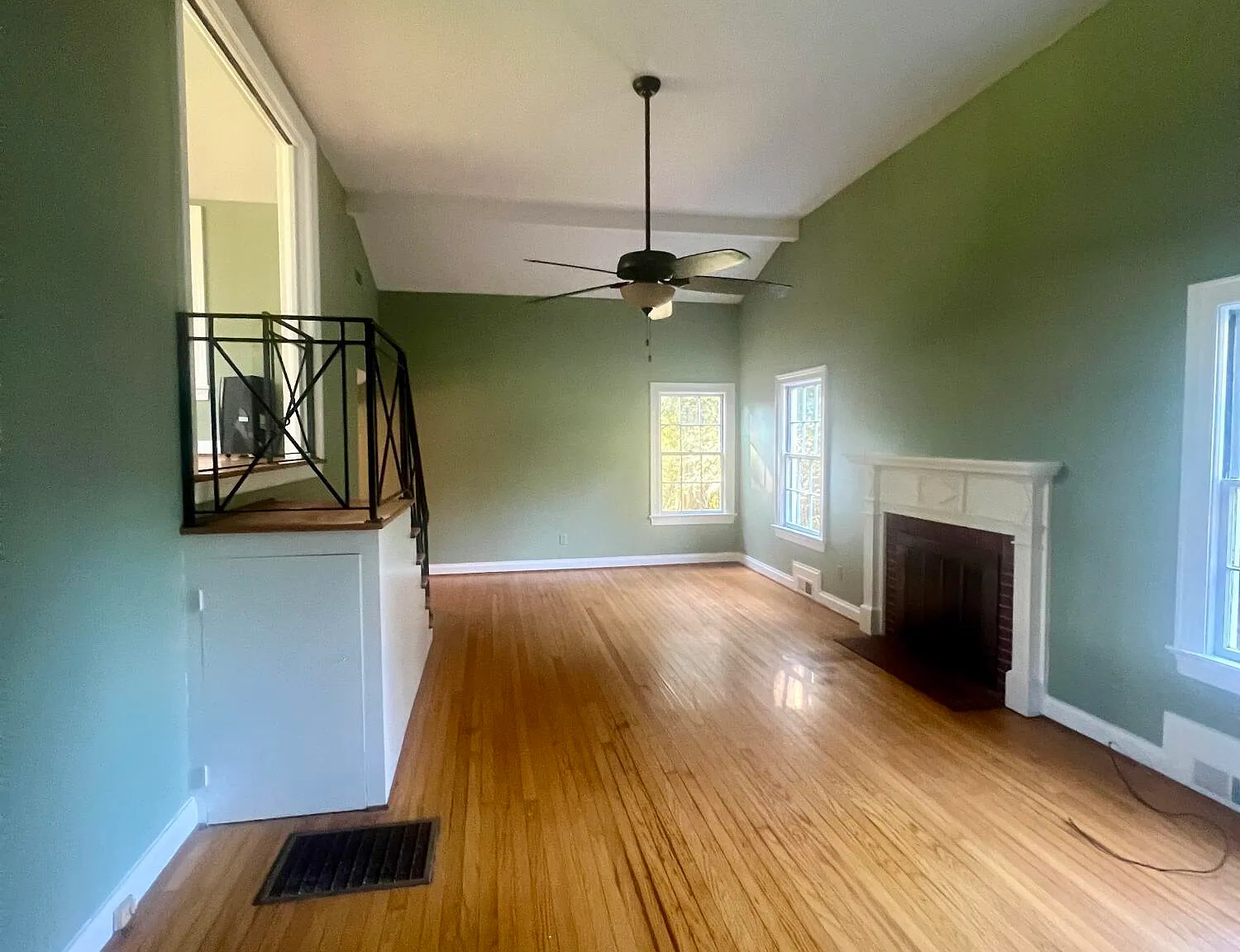2 bed, 1.0 bath, $1,100 — Photo 3