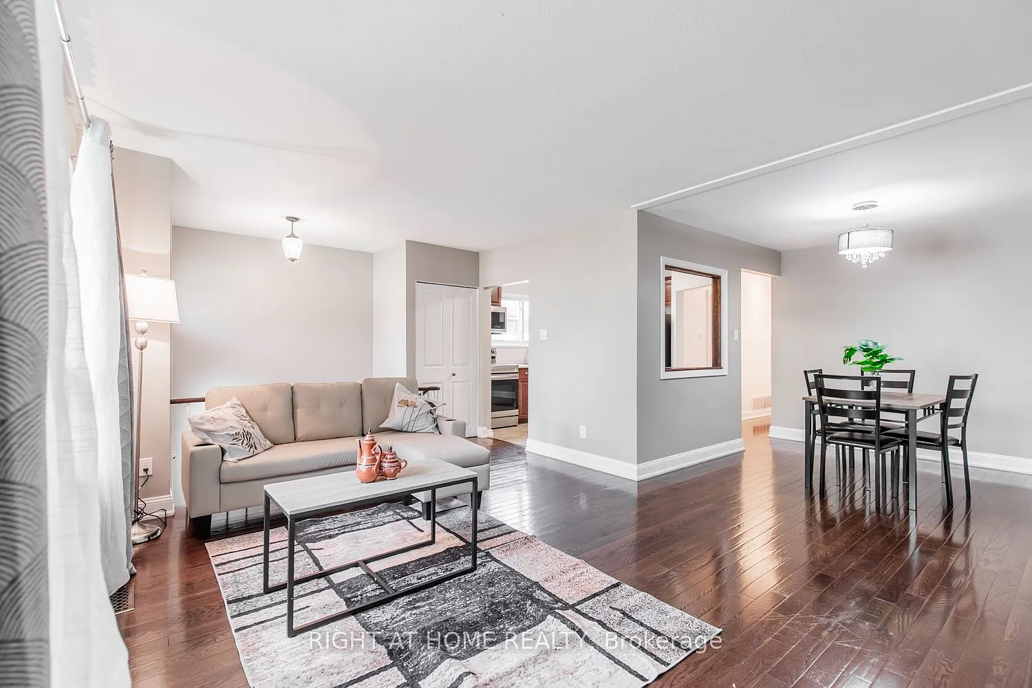 3 bed, $2,850 — Photo 1