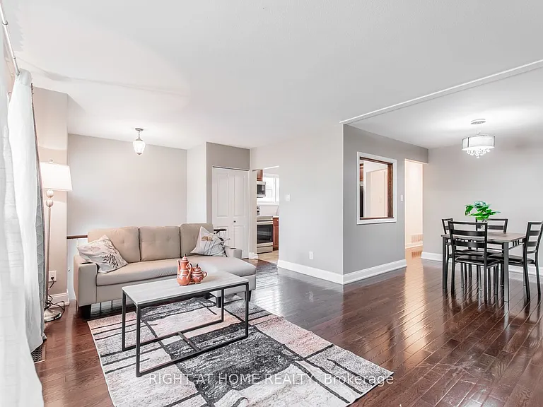 12 Murellen Cres — Photo 1