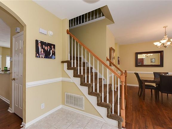 3rd image of 3001 Beech Grove Ln