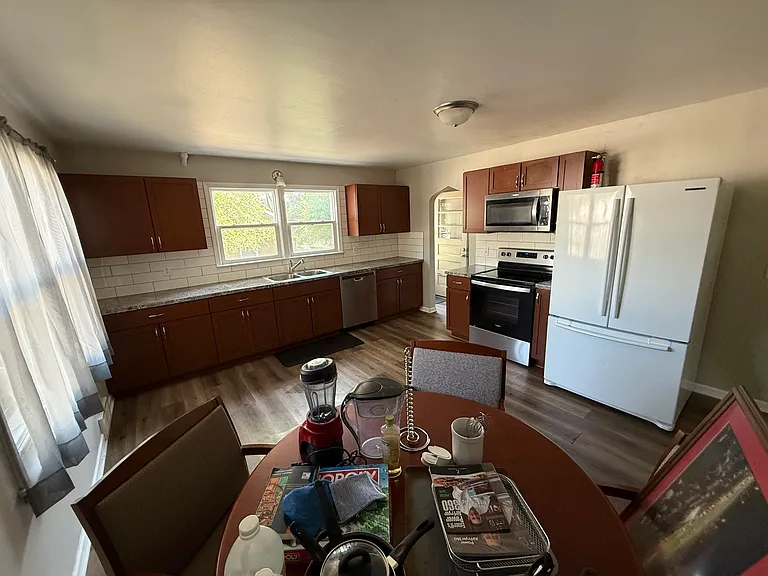 Kitchen, Table included but cleaned off
