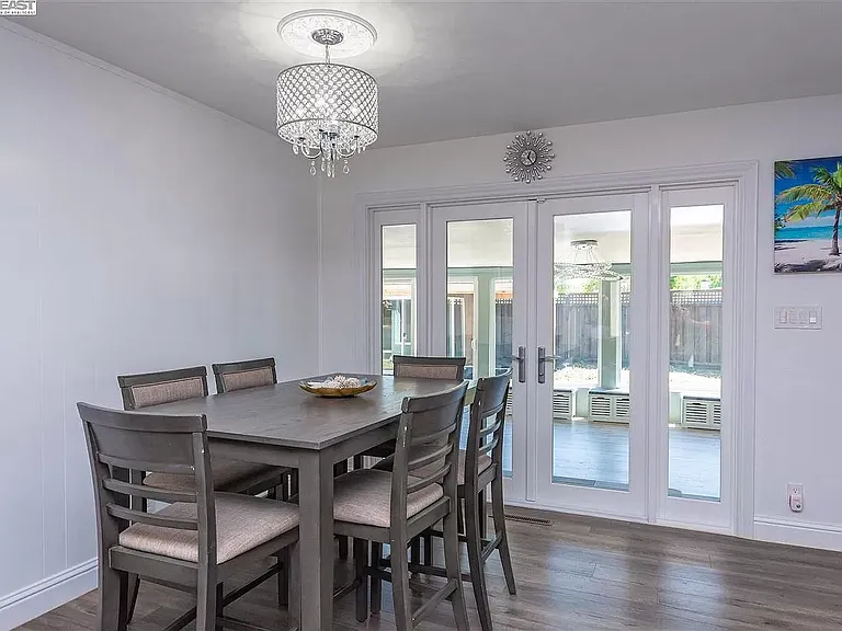 Dinning area: staged previously