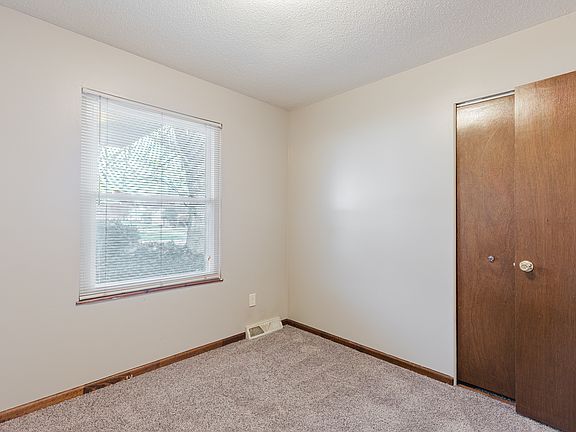4th image of 1900 Clearview Dr