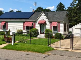 15 Nevada Rd, West Babylon, NY 11704