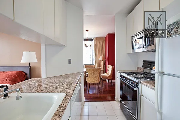 Sold by New York Residence | media 16