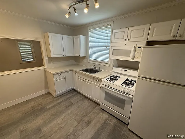 29559 Norfolk St — Photo 5