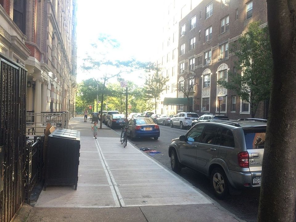 2nd image of 306 W 100th St APT 4