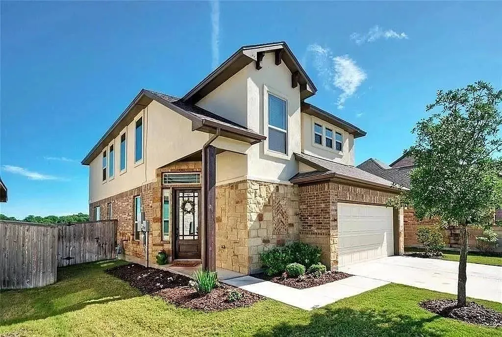 4 bed, 3.5 bath, 2399 sqft, $2,200 — Photo 1
