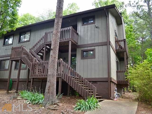 End unit 2 bedroom, 2 bath condo in Lake Arrowhead