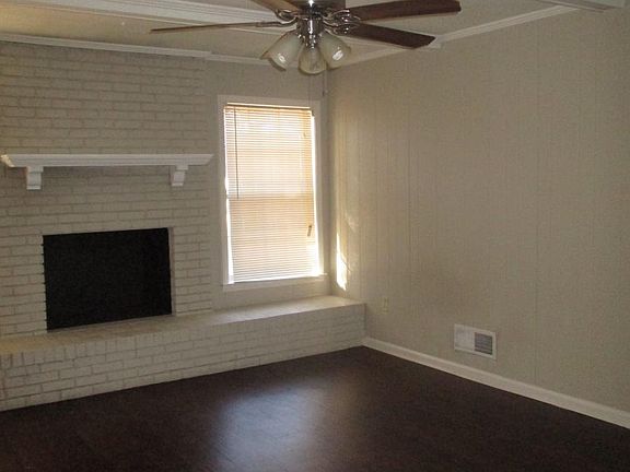 3rd image of 5469 Elmhurst Ave