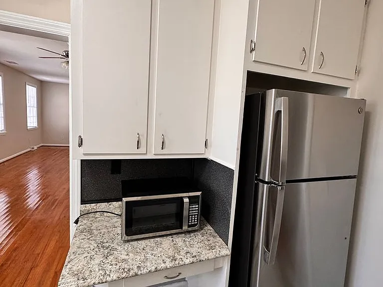 931 Ashley Ave — Photo 9