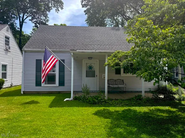 1977 Victoria St, Cuyahoga Falls, OH 44221