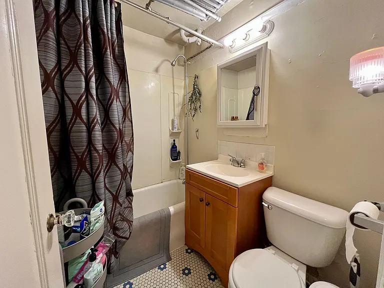 3825 N Oakland Ave — Photo 11