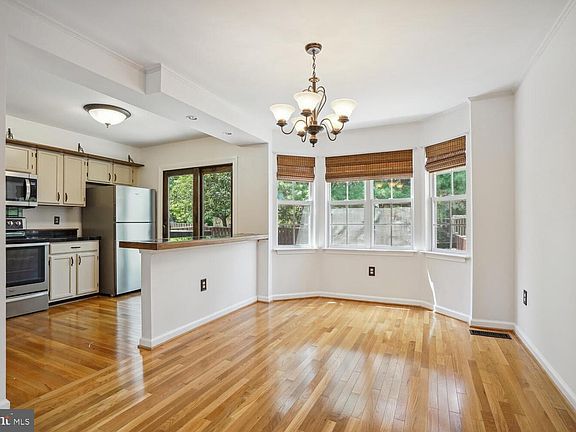 5th image of 9205 Ridgefield Cir