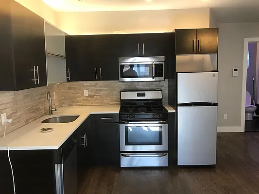 Rented by Premier Metro Realty Corp | media 10