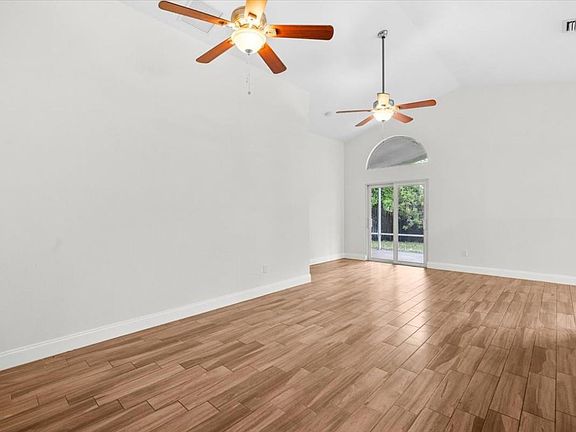 4th image of 142 Colly Way
