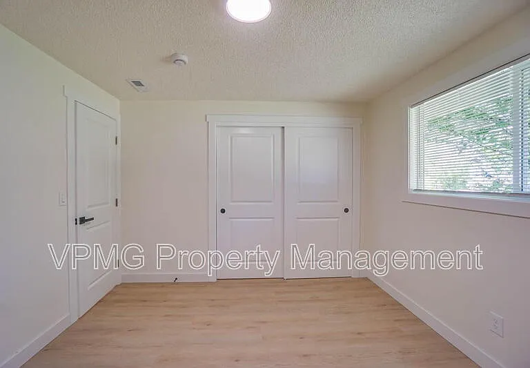 19419 NE 11th St — Photo 33