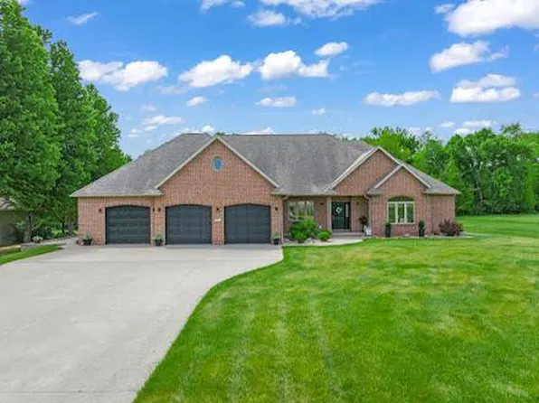 2230 Oakwood Rd, Fort Dodge, IA 50501
