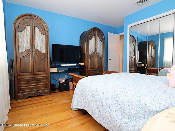 5th image of 608 Ramona Ave