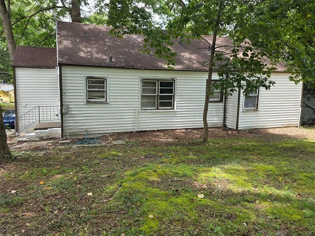 3 bed, 2.0 bath, 1188 sqft, $1,750 — Photo 4