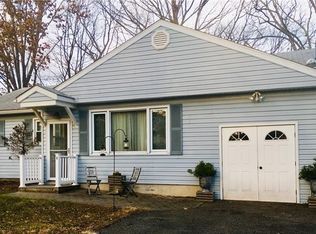 1 Rocky Ln, New Windsor, NY 12553