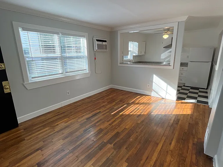286 9th St NE #6 — Photo 6