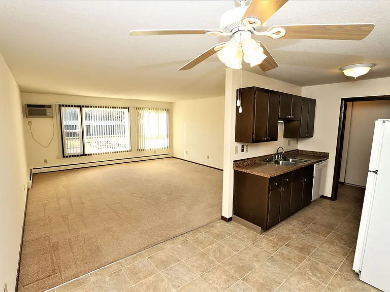 4251 Parklawn Ave — Photo 5