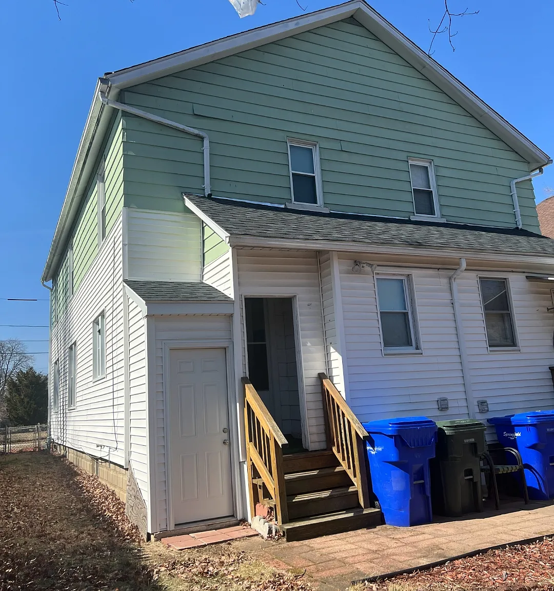3 bed, $2,200 — Photo 2