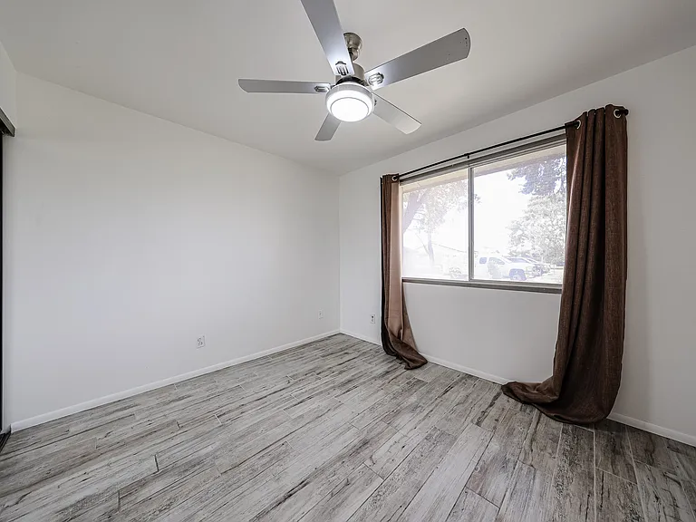 2501 N 22nd Dr — Photo 13