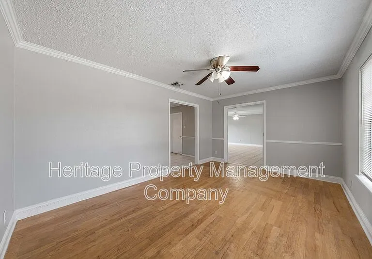 7422 Stonehouse Dr — Photo 8