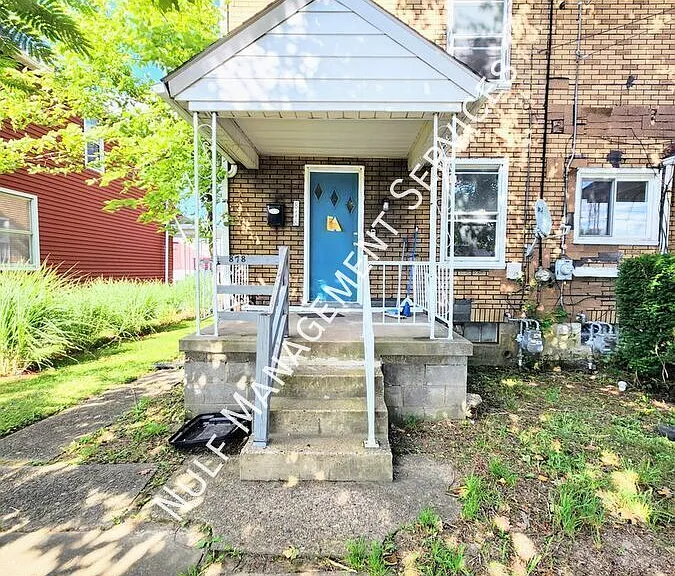 878 Miller Ave — Photo 7