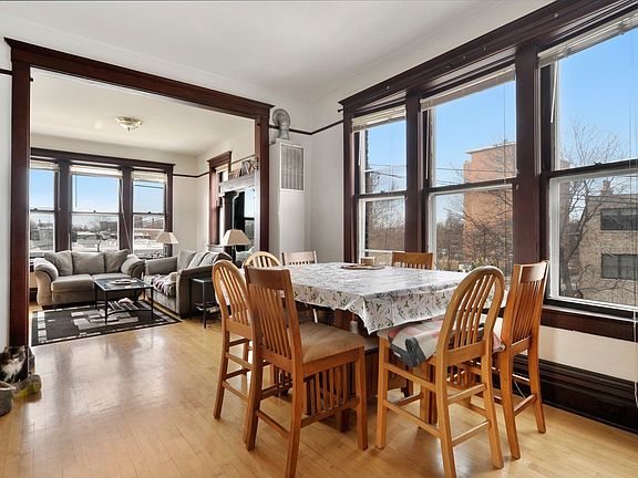 3rd image of 1351 N Damen Ave