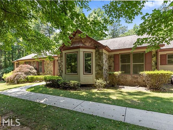 3rd image of 220 Ponderosa Dr