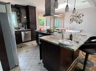 5 Glenbrook Rd, Hicksville, NY 11801