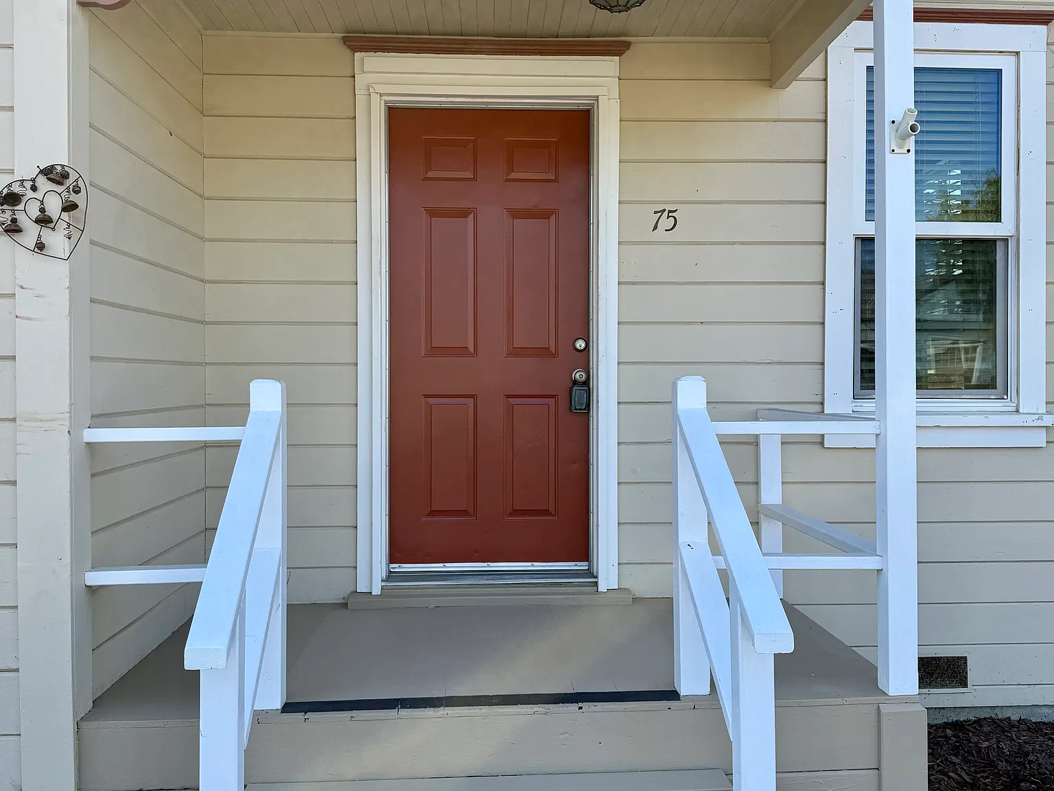 3 bed, 890 sqft, $3,250 — Photo 1