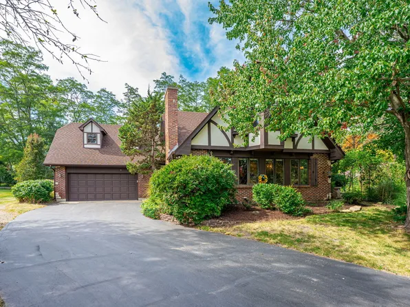 4511 Hanover Dr, Crystal Lake, IL 60012