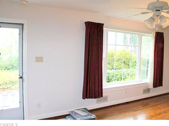 2nd image of 1521 Westbury Dr