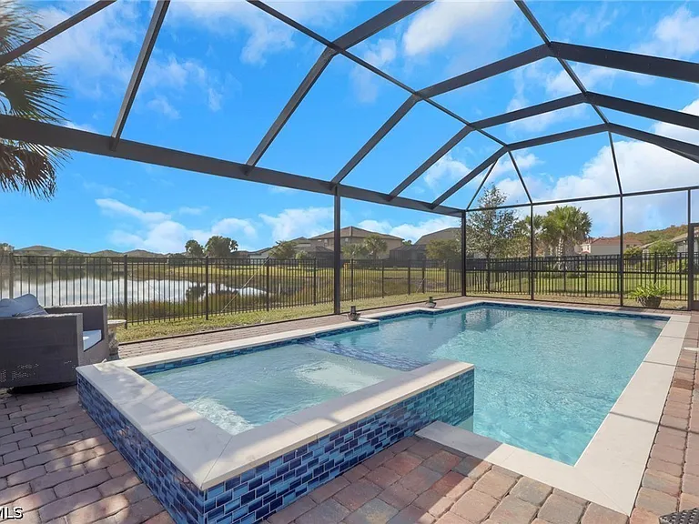 3425 Hampton Blvd — Photo 32