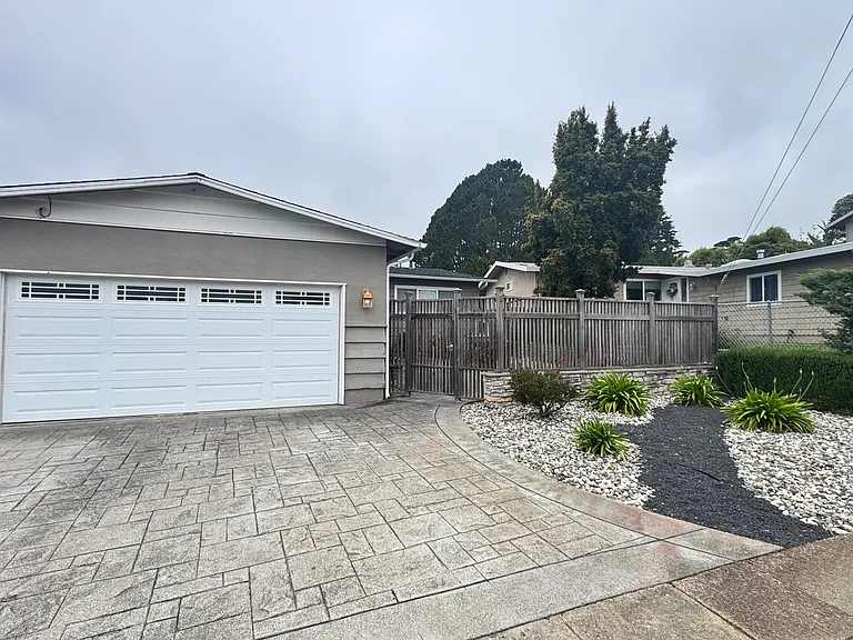 1134 Manzanita Dr — Photo 1