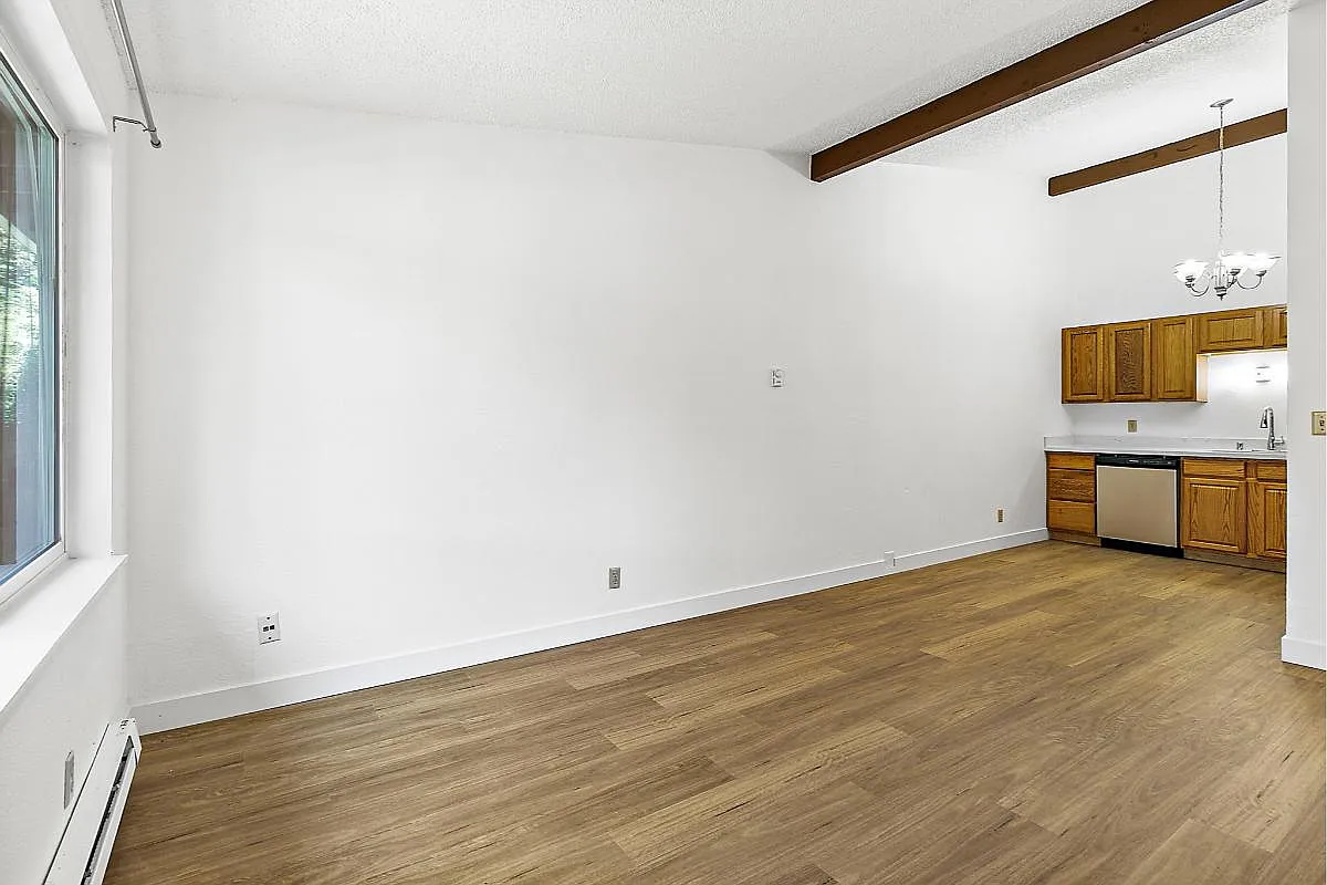 2 bed, 600 sqft, $1,700 — Photo 2