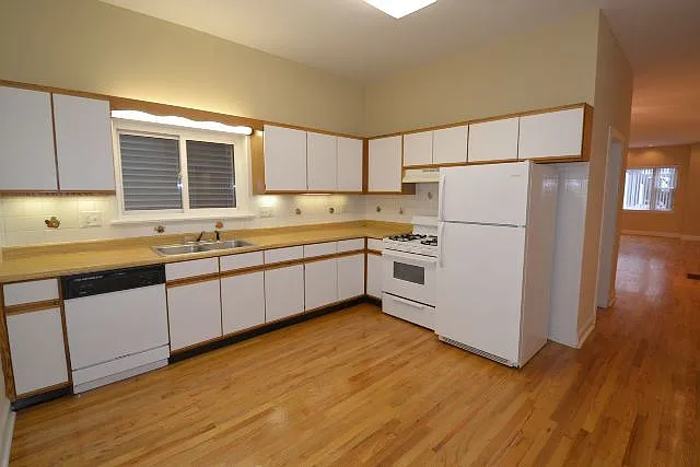 1454 W School St — Photo 4