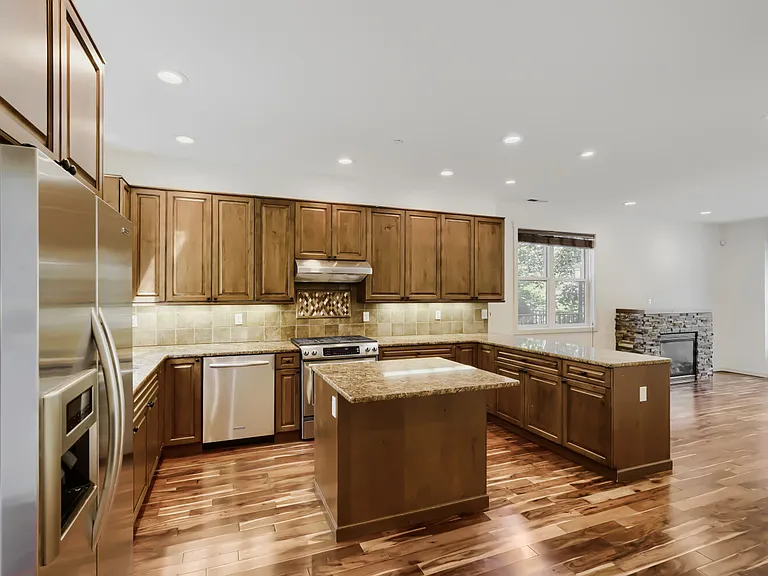 303 Bellevue Way SE — Photo 13
