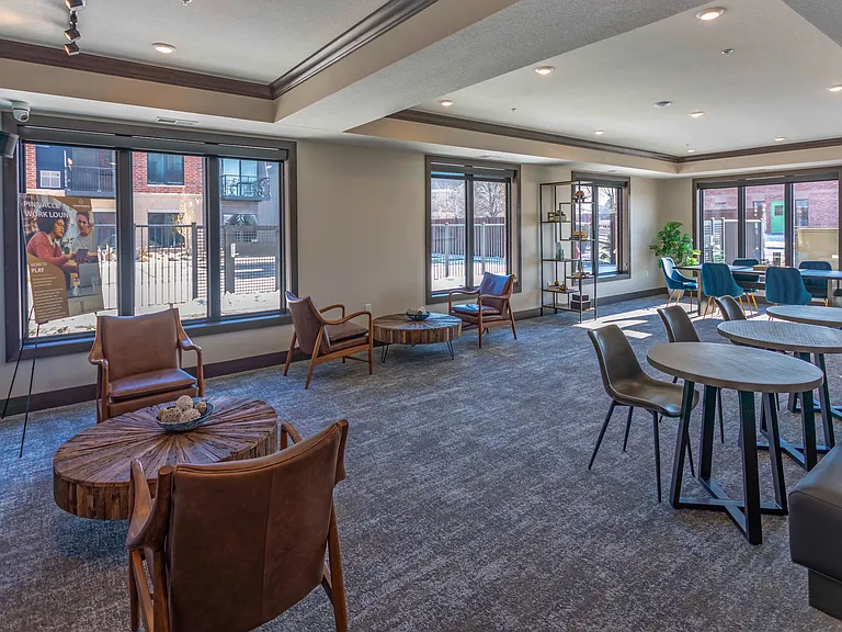 Pinnacle Work Lounge