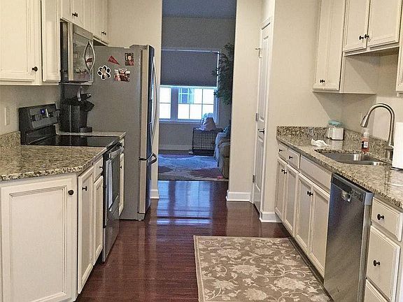 5th image of 325 Phoenix Blvd NW