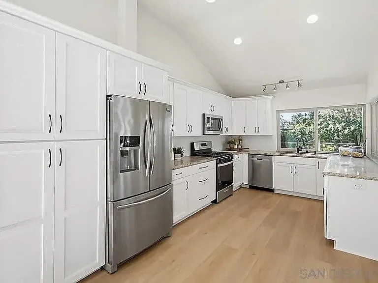 10260 Meadowview Dr — Photo 20