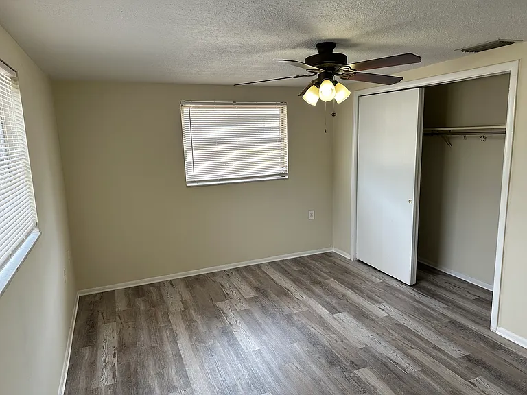 1241 Ermine Dr — Photo 10
